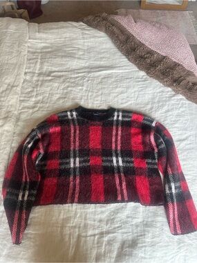Forever 21 Red & Black Plaid Cropped Crewneck Sweater